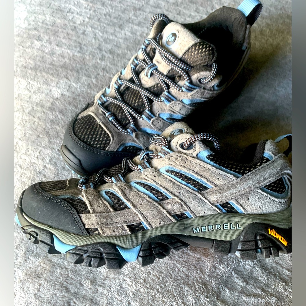 NWOT Merrell Women’s Moab Hiking shoe 6